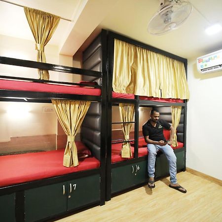 Social Hubz Hostel ムンバイ エクステリア 写真