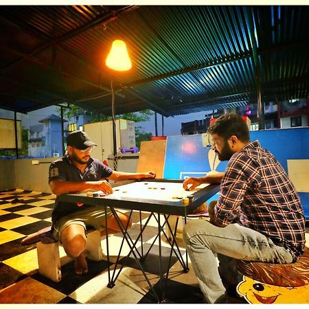 Social Hubz Hostel ムンバイ エクステリア 写真