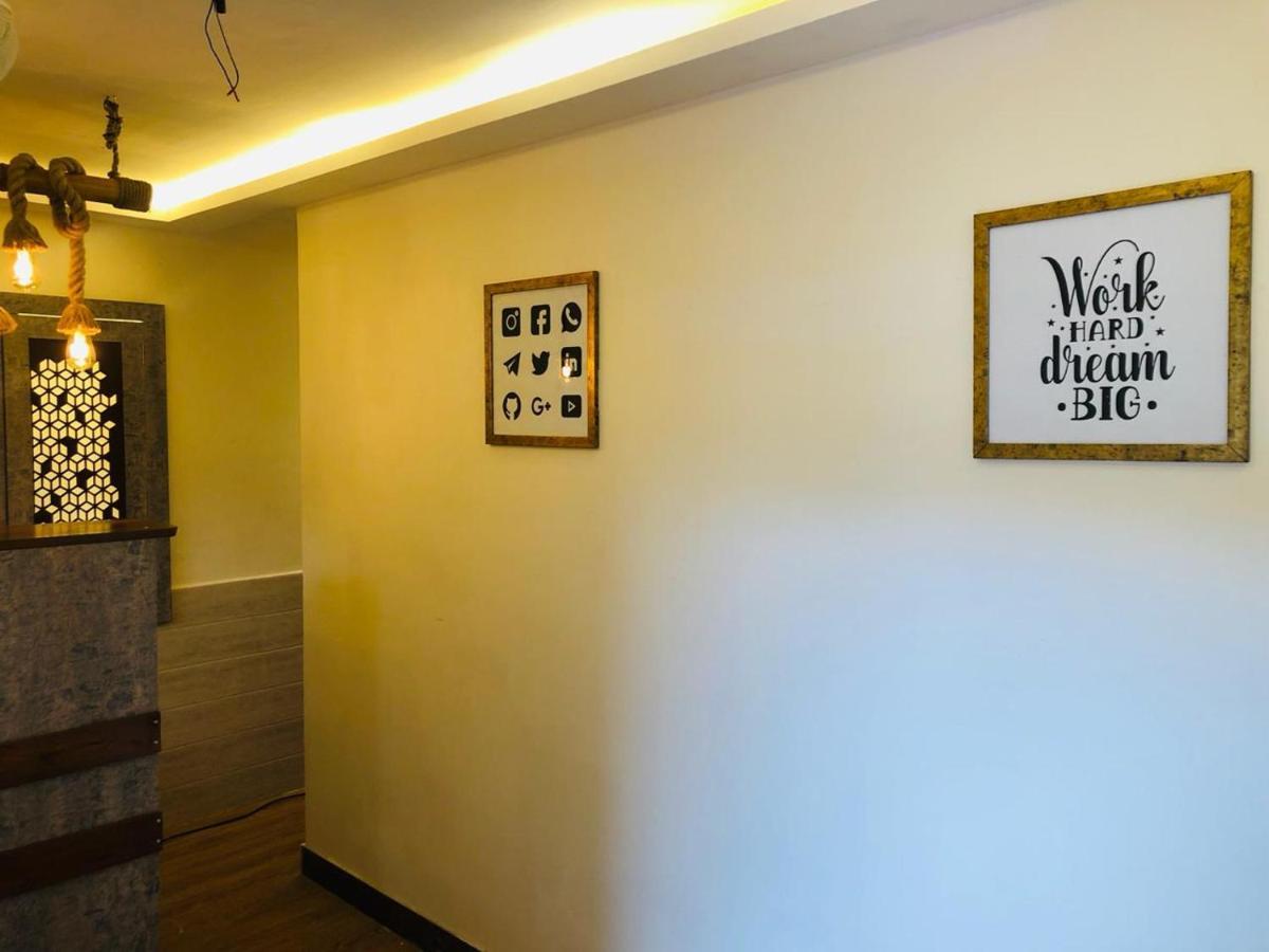 Social Hubz Hostel ムンバイ エクステリア 写真