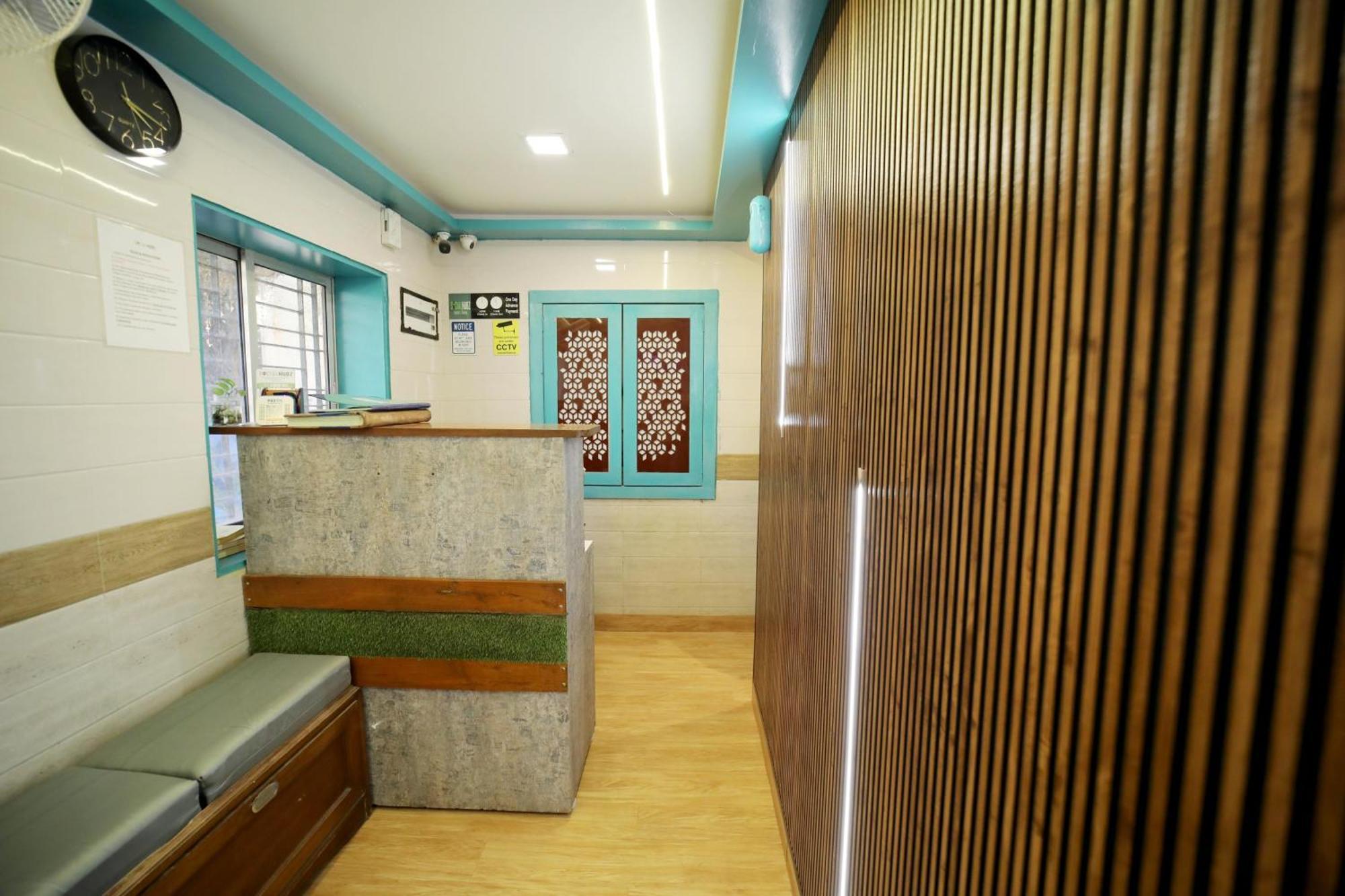 Social Hubz Hostel ムンバイ エクステリア 写真