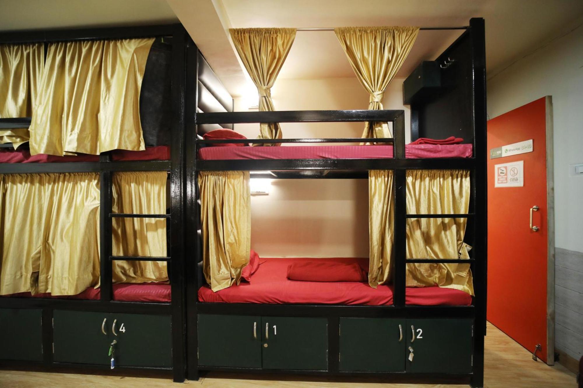 Social Hubz Hostel ムンバイ エクステリア 写真