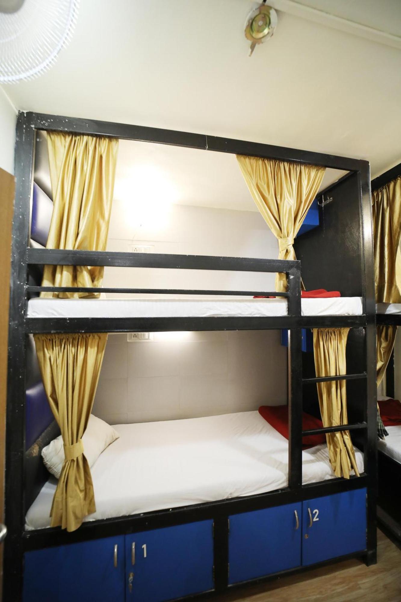 Social Hubz Hostel ムンバイ エクステリア 写真