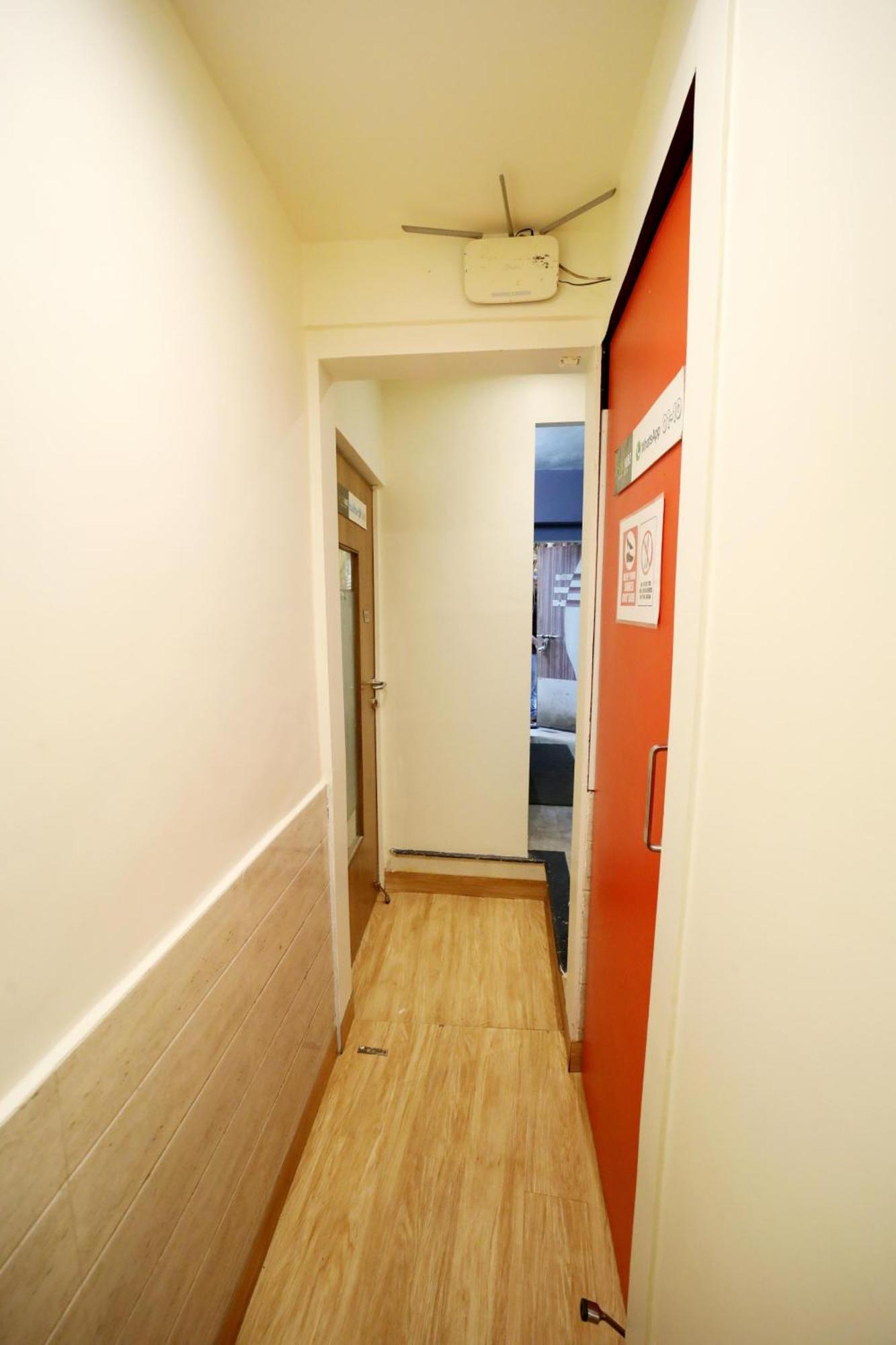 Social Hubz Hostel ムンバイ エクステリア 写真